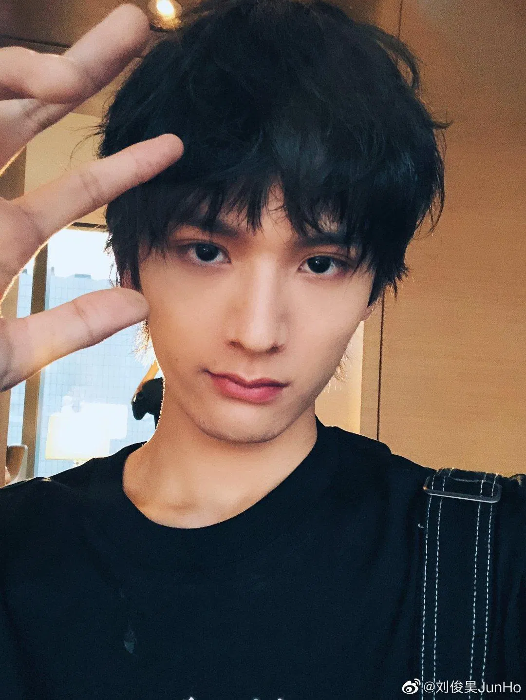 Ảnh selfie của Lưu Tuấn Hạo (nguồn internet)