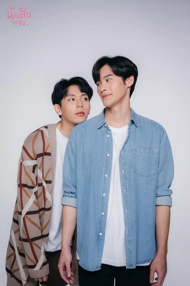 Up Poompat và Kao Noppakao, hai nam chính trong bộ phim truyền hình chuyển thể của đài CH3 (Ảnh: Internet).