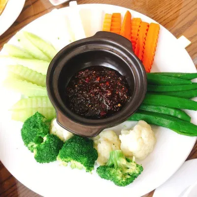 Mắm kho quẹt sẽ là món ăn người Quảng nghĩ đến đầu tiên vào những ngày mưa bão, không thể mua sắm thức ăn (Nguồn: Internet).