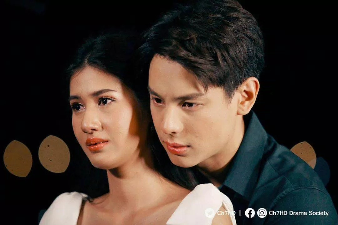 Tình yêu liệu có khiến cô quên đi nỗi hận trong mình (ảnh: Internet)