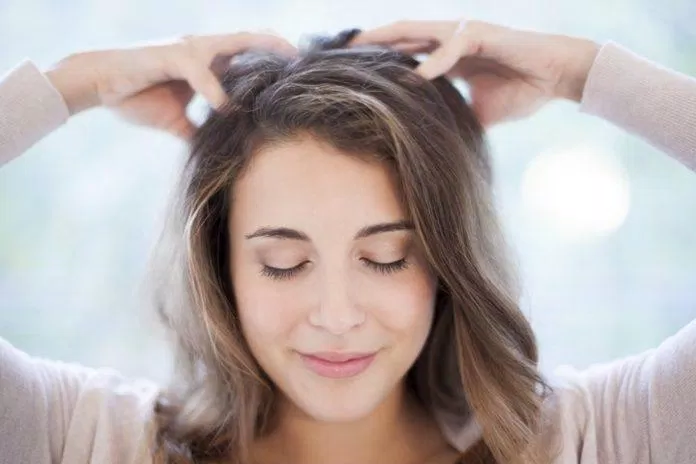 Massage da đầu giúp cải thiện lưu thông máu.  (Nguồn: Internet)