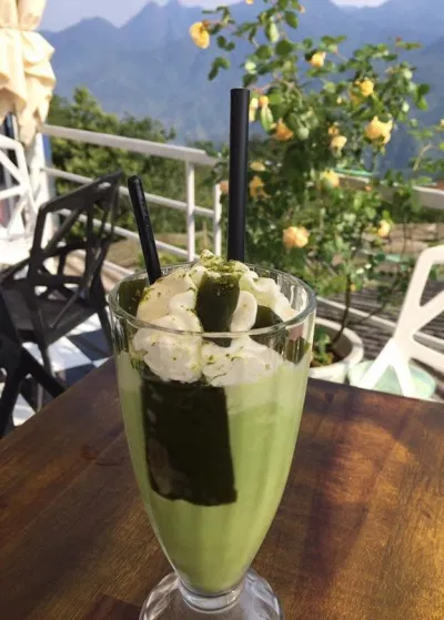 Matcha đá xay kèm kem và toping