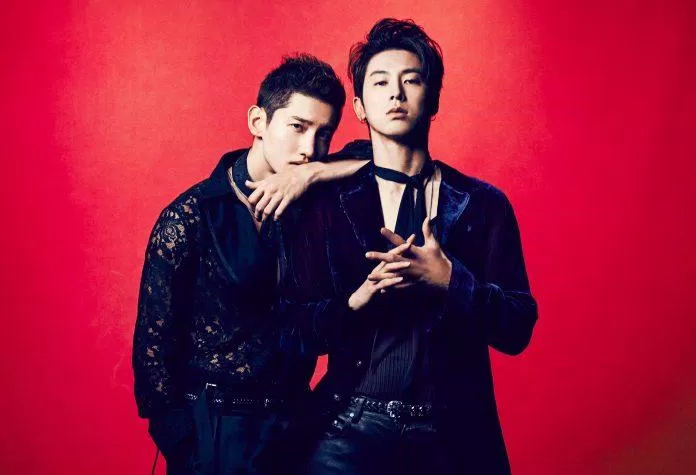 Bộ đôi TVXQ đảm nhận vai trò MC (Ảnh: Internet)