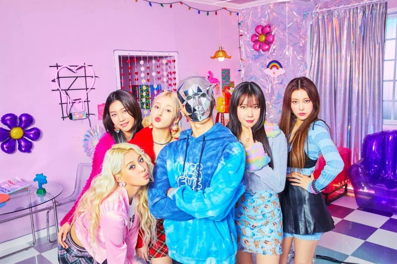 MOMOLAND và CHROMANCE (Ảnh: Internet)
