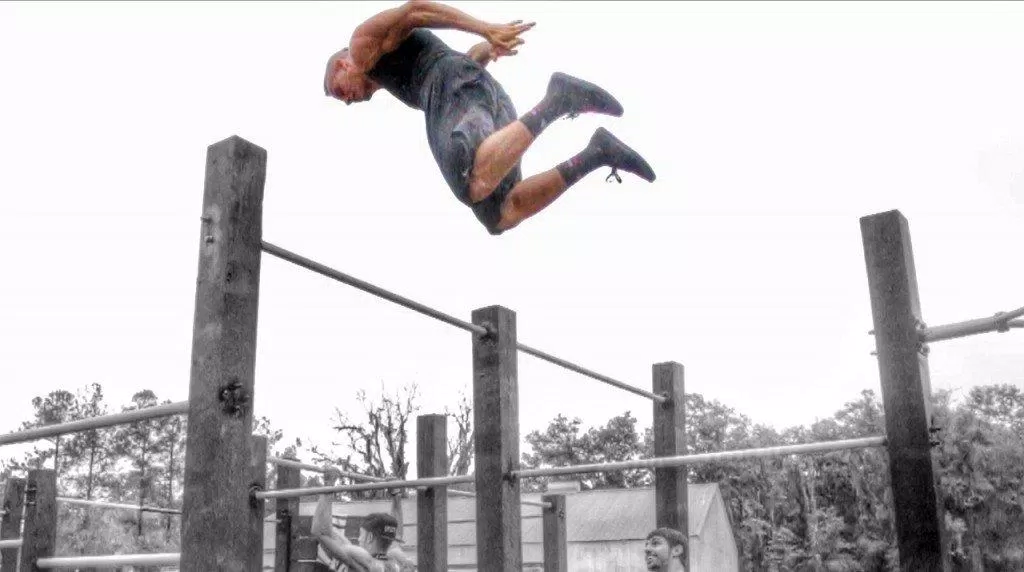 Đối với những người mới tập thì muscle up bình thường đã là khó lắm rồi (Ảnh: Internet). Đối với những người mới tập thì muscle up bình thường đã là khó lắm rồi (Ảnh: Internet).