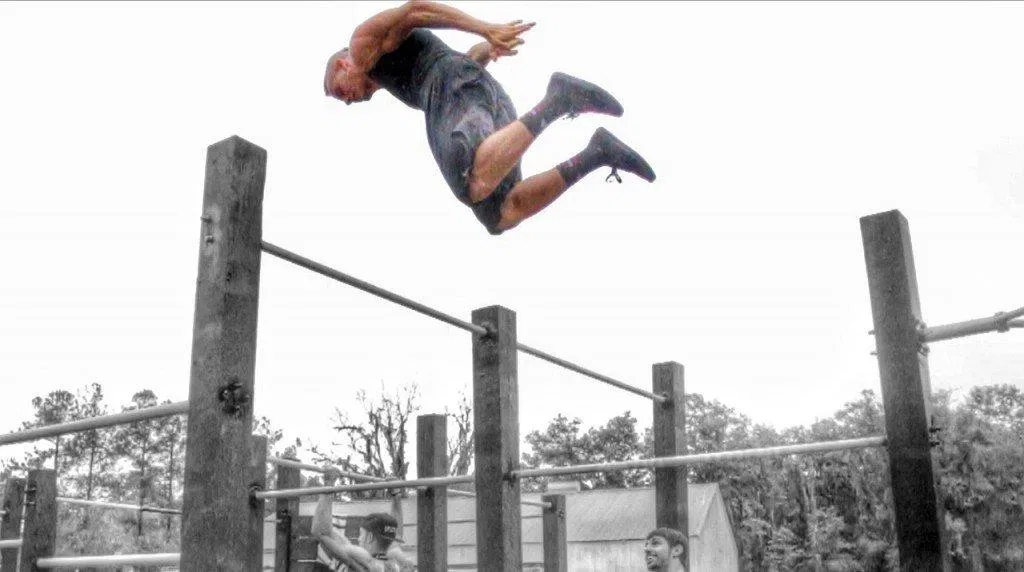 Đối với những người mới tập thì muscle up bình thường đã là khó lắm rồi (Ảnh: Internet). Đối với những người mới tập thì muscle up bình thường đã là khó lắm rồi (Ảnh: Internet).