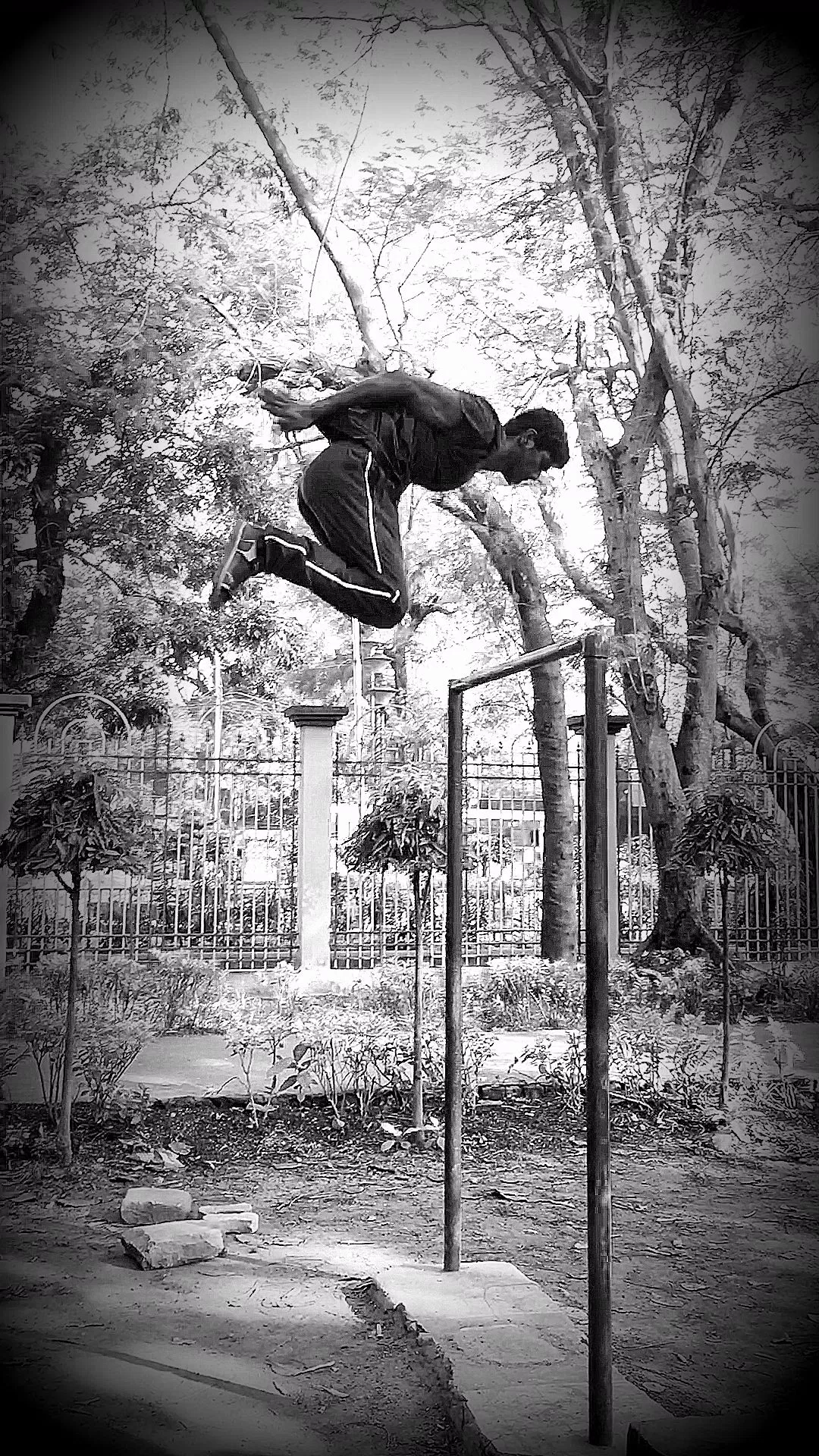 Nếu chụp hình được động tác này thì trông cứ như đang bay vậy (Ảnh: Internet). Nếu chụp hình được động tác này thì trông cứ như đang bay vậy (Ảnh: Internet).