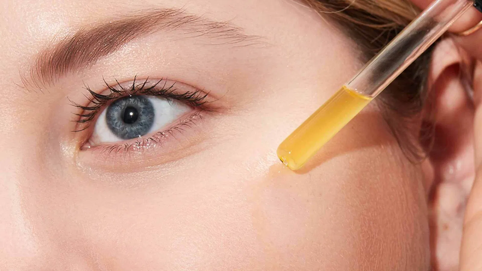 Niacinamide có thể sử dụng vào buổi sáng và buổi tối. (Nguồn: Internet).