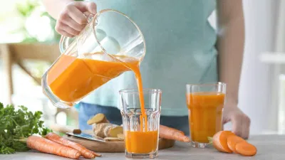 Nước cà rốt cải thiện nhu động ruột và cung cấp lợi khuẩn có lợi để bảo vệ đại tràng. (Nguồn: Internet) Nước cà rốt cải thiện nhu động ruột và cung cấp lợi khuẩn có lợi để bảo vệ đại tràng. (Nguồn: Internet)