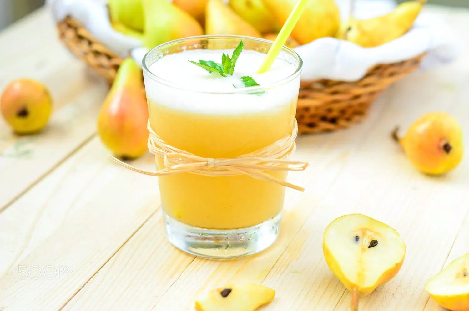 Nước lê có tác dụng nhuận tràng và chống viêm, điều hòa đường ruột và hỗ trợ hệ tiêu hóa. (Nguồn: Internet) Nước lê có tác dụng nhuận tràng và chống viêm, điều hòa đường ruột và hỗ trợ hệ tiêu hóa. (Nguồn: Internet)