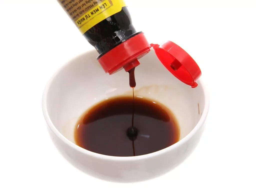 Nước tương gây ra nhiều tác hại không ngờ cho sức khỏe nếu ăn quá nhiều. (Nguồn: Internet) Nước tương gây ra nhiều tác hại không ngờ cho sức khỏe nếu ăn quá nhiều. (Nguồn: Internet)