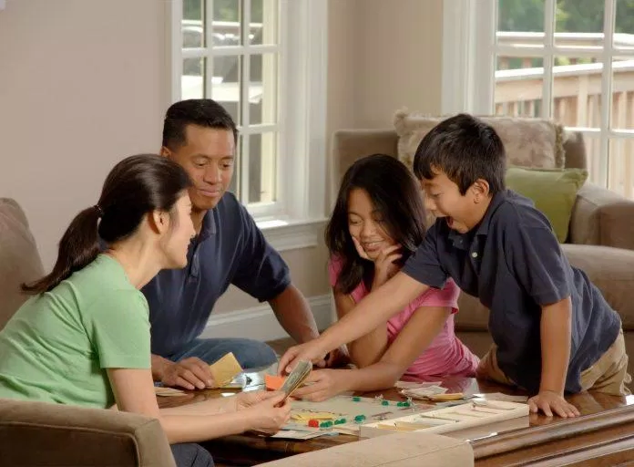 Cùng gia đình chơi Board Game (Ảnh: Internet)