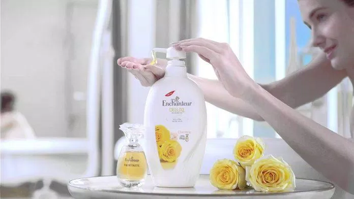 Sữa tắm Enchanteur Deluxe Perfumed Shower Gel nuôi dưỡng làn da mềm mại, thơm mát (ảnh: internet)