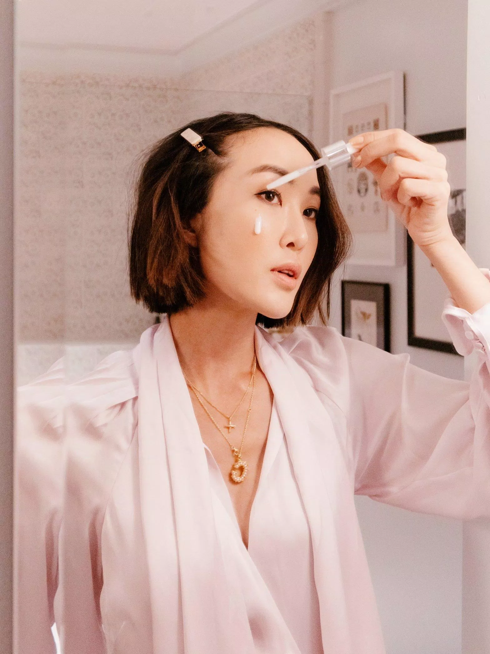 Retinol không chỉ trị mụn tốt mà chống lão hóa cũng rất tốt (Nguồn: Internet).