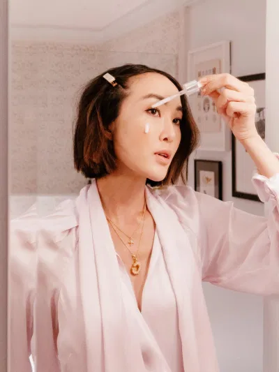 Retinol không chỉ trị mụn tốt mà chống lão hóa cũng rất tốt (Nguồn: Internet).