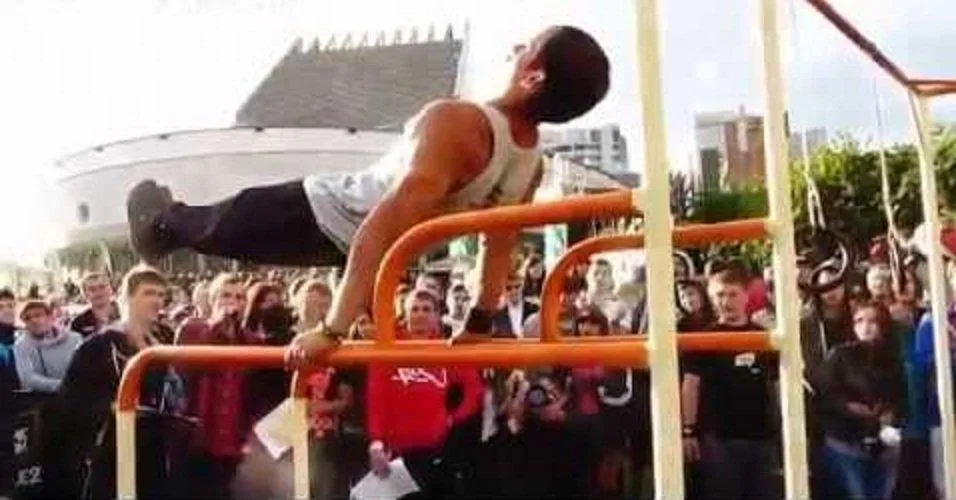 Đây là một trong những bức ảnh hiếm hoi về động tác siêu khó này (Ảnh: Internet). Đây là một trong những bức ảnh hiếm hoi về động tác siêu khó này (Ảnh: Internet).