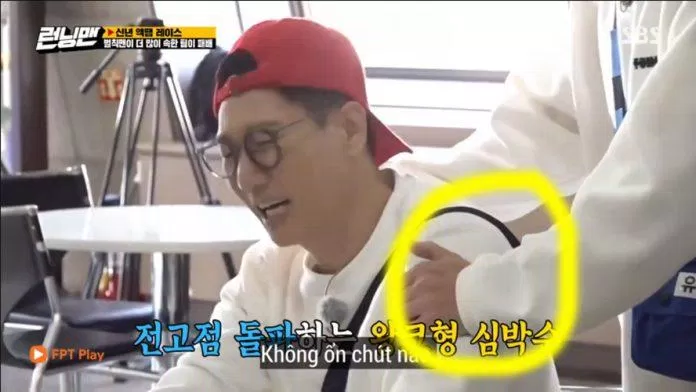 Yoo Jae Suk đã chủ động hỏi han tình hình và trực tiếp massgae cho người anh. (Ảnh : Internet). Yoo Jae Suk đã chủ động hỏi han tình hình và trực tiếp massgae cho người anh. (Ảnh : Internet).