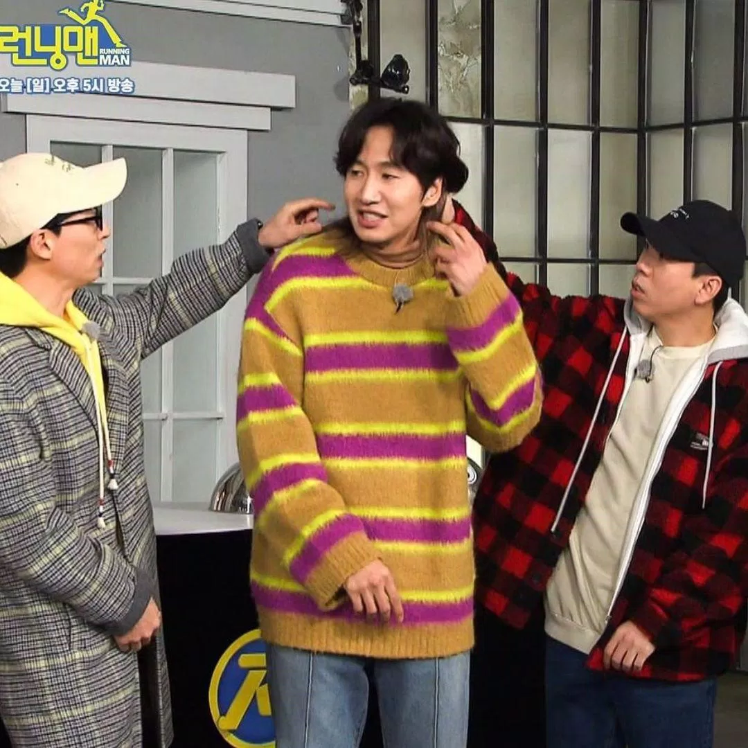 Phần tóc gáy của Kwang Soo luôn là tiêu điểm của sự trêu chọc . ( Ảnh: Internet) Phần tóc gáy của Kwang Soo luôn là tiêu điểm của sự trêu chọc . ( Ảnh: Internet)