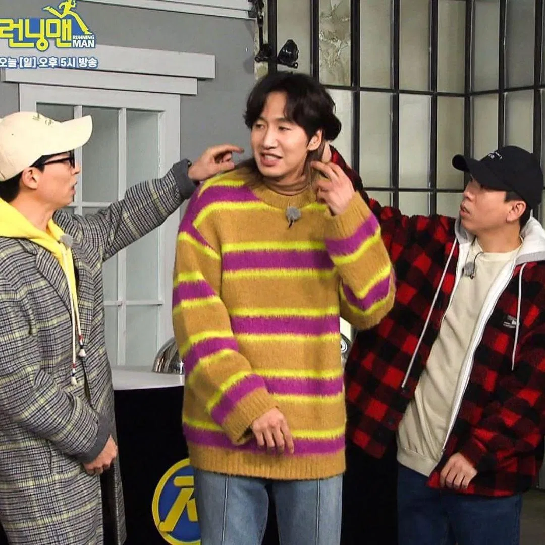 Phần tóc gáy của Kwang Soo luôn là tiêu điểm của sự trêu chọc . ( Ảnh: Internet) Phần tóc gáy của Kwang Soo luôn là tiêu điểm của sự trêu chọc . ( Ảnh: Internet)