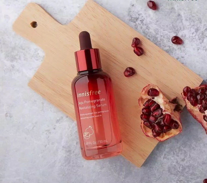 Tinh chất ngăn ngừa lão hóa từ lựu Innisfree Jeju Pomegranate Revitalizing Serum. (ảnh: internet)