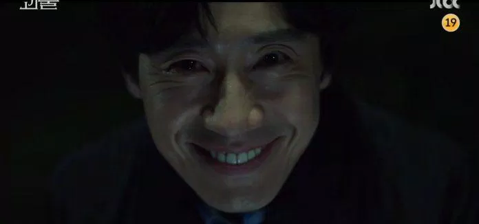 Shin Ha Kyun diễn thần sầu với nụ cười quỷ quyệt (Nguồn: Internet)
