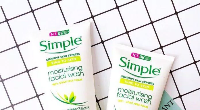 Gel rửa mặt Simple Kind to Skin Moisturising Facial Wash (Ảnh: Internet).