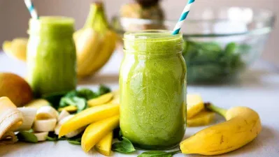 Cải bó xôi, chuối và táo đều hỗ trợ giảm cân rất tốt. (Nguồn: Internet) Cải bó xôi, chuối và táo đều hỗ trợ giảm cân rất tốt. (Nguồn: Internet)