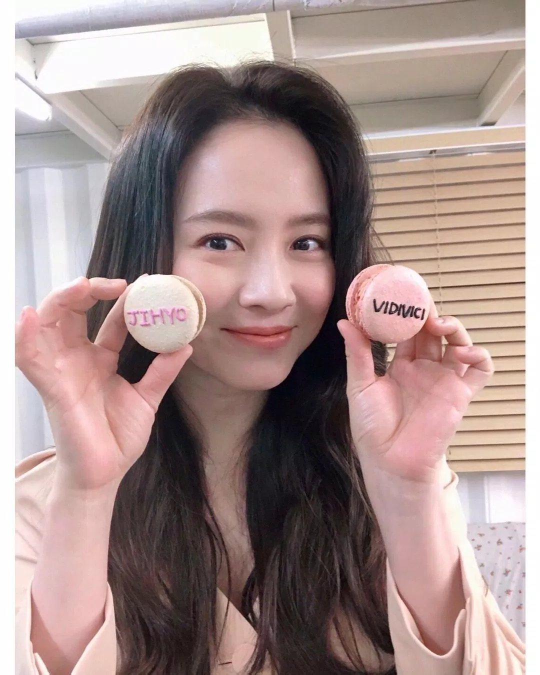 Song Ji Hyo chia sẻ món quà nhận được từ công ty . (Ảnh : Internet). Song Ji Hyo chia sẻ món quà nhận được từ công ty . (Ảnh : Internet).