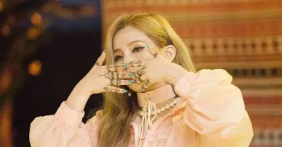 Thủ lĩnh của (G)I-DLE là người biểu diễn lôi cuốn thích khoe bộ móng độc đáo của mình, cho dù đó là trên mạng xã hội hay trên sân khấu cho người hâm mộ của Soyeon. (Nguồn: Internet)