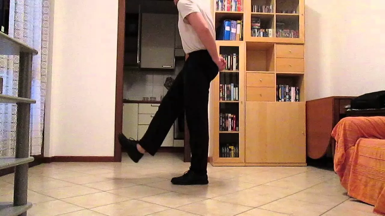 Từ lúc xuống đến lúc lên đều là cực hình đối với các cơ chân và mông (Ảnh: Internet). Từ lúc xuống đến lúc lên đều là cực hình đối với các cơ chân và mông (Ảnh: Internet).