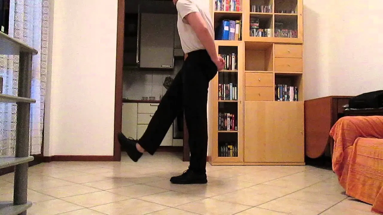 Từ lúc xuống đến lúc lên đều là cực hình đối với các cơ chân và mông (Ảnh: Internet). Từ lúc xuống đến lúc lên đều là cực hình đối với các cơ chân và mông (Ảnh: Internet).