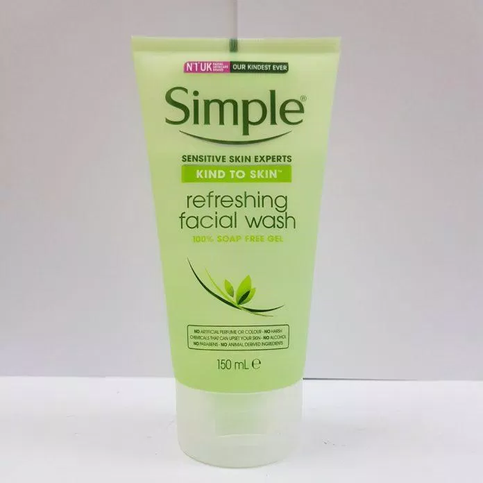 Sửa rửa mặt Simple Refreshing Facial Wash còn giúp chống lão hóa cho da (Nguồn: Internet)