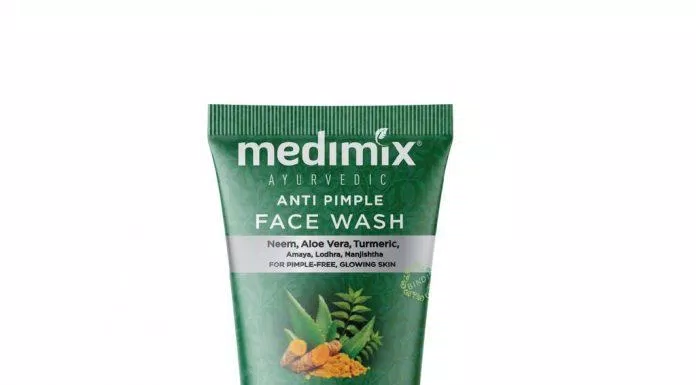 Sữa rửa mặt Medimix Anti Pimple có nhiều thành phần phù hợp với da dầu mụn (Nguồn: Internet)