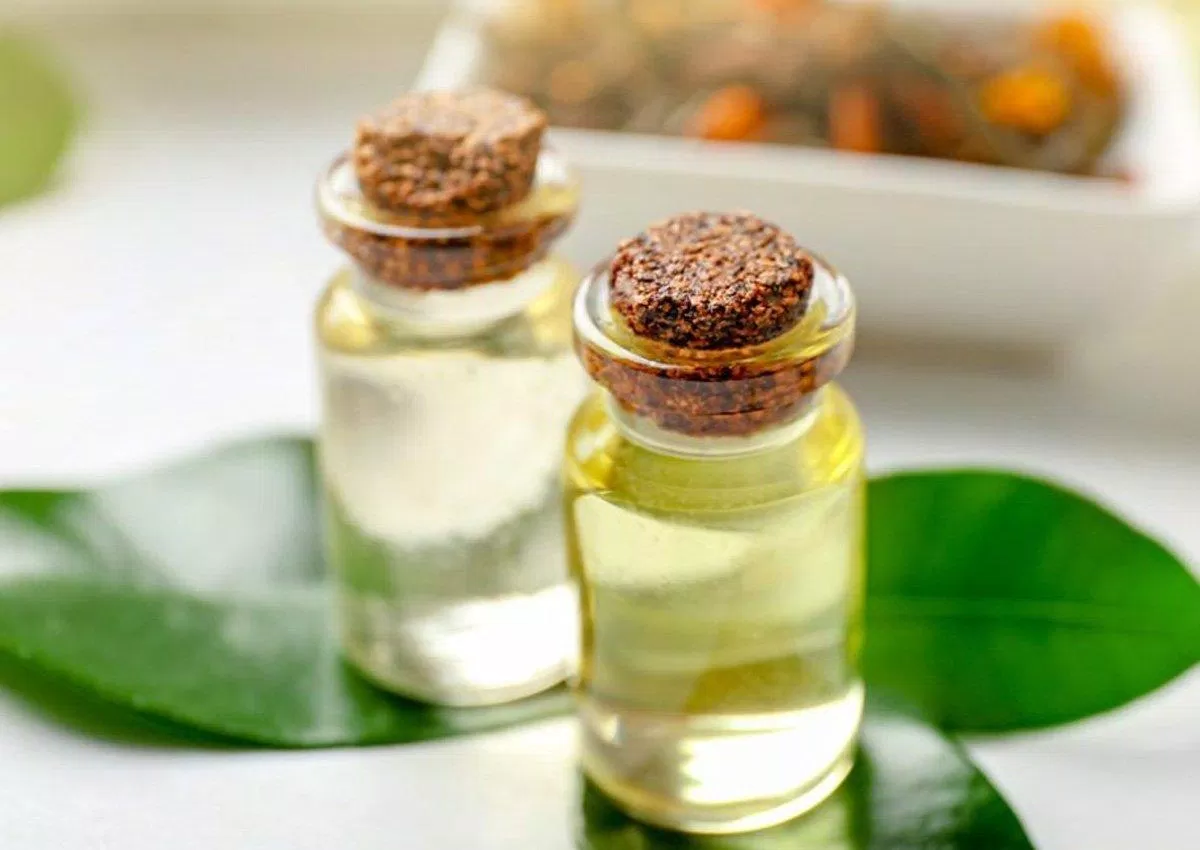 Tea Tree Oil thật thường có màu trong suốt đến vàng nhạt ( Nguồn: internet)