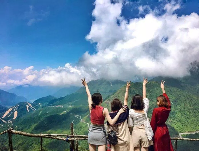 Bạn nên thuê người hướng dẫn viên địa phương để đảm bảo an toàn trong suốt chuyến đi (Nguồn: Interent)