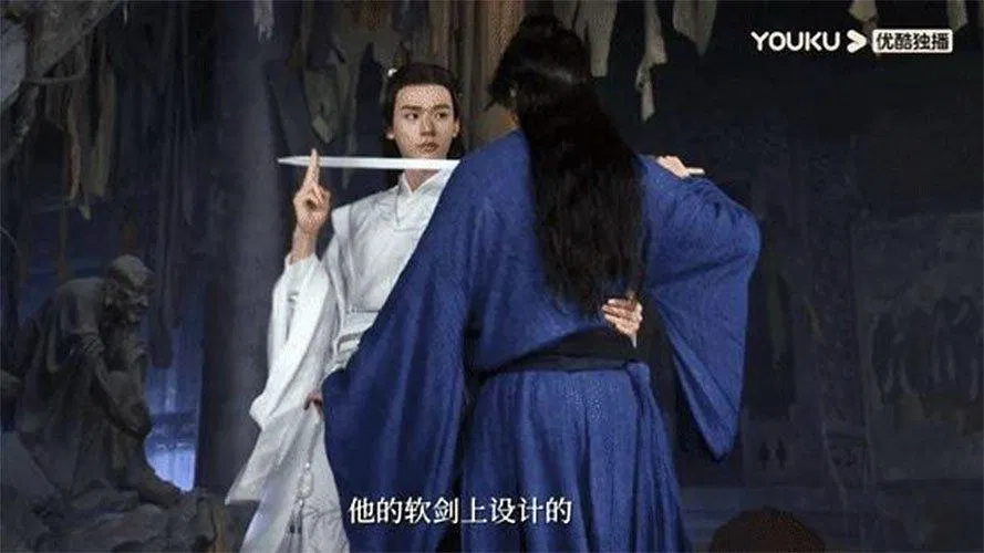 Ôm từ trong phim....(Ảnh: Internet)