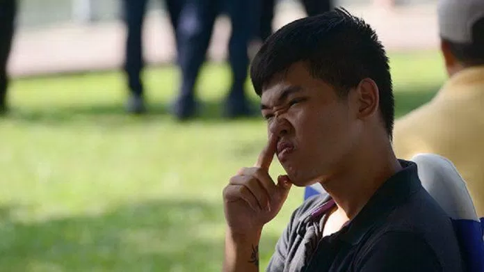 Nếu bị bắt gặp lúc đang "tí toáy" thì đúng là muốn đào lỗ mà chui cho đỡ thẹn! (Ảnh: Internet). Nếu bị bắt gặp lúc đang "tí toáy" thì đúng là muốn đào lỗ mà chui cho đỡ thẹn! (Ảnh: Internet).
