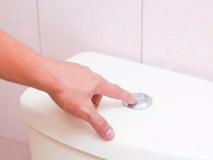 Nút bấm nhỏ xinh vô cùng tiện lợi của bồn cầu thực ra lại là nguồn dễ lây mầm bệnh (Ảnh: Internet). Nút bấm nhỏ xinh vô cùng tiện lợi của bồn cầu thực ra lại là nguồn dễ lây mầm bệnh (Ảnh: Internet).