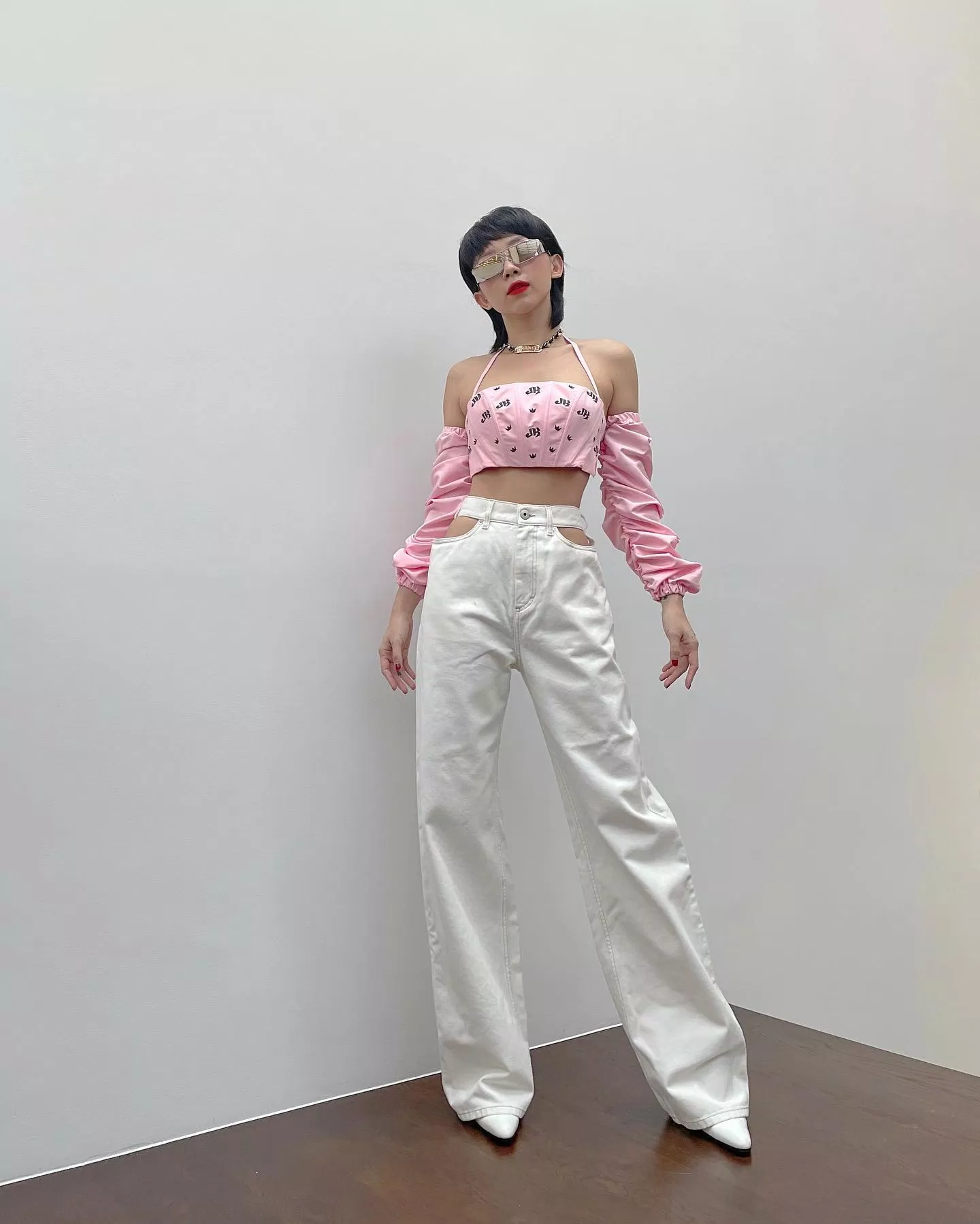 Trang phục ngày mùng ba "chất chơi" của Tóc Tiên (Nguồn: Internet) Trang phục ngày mùng ba "chất chơi" của Tóc Tiên (Nguồn: Internet)