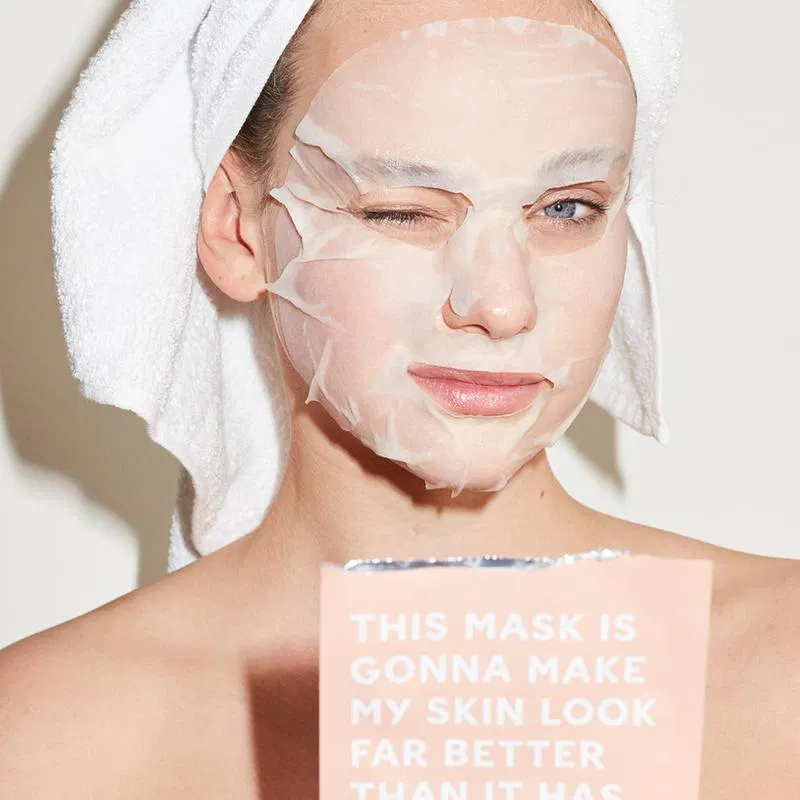 Dưỡng ẩm là môt trong những công dụng chính của mặt nạ giấy (Nguồn: Internet).