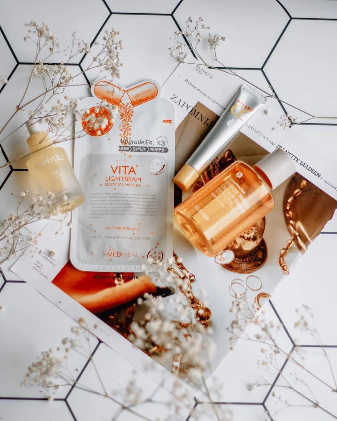 Mặt nạ Mediheal Vita Lightbeam Essential Mask Ex có khả năng nổi bật là làm sáng và đều màu da (Nguồn: Internet).