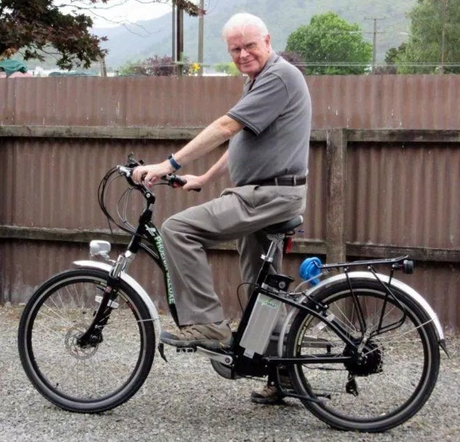 Thậm chí đến già bạn vẫn chưa quên được cách đi xe đạp! (Ảnh: Internet).