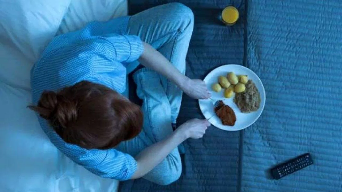Ăn tối sớm và bỏ thói quen ăn đêm (Nguồn: Internet).