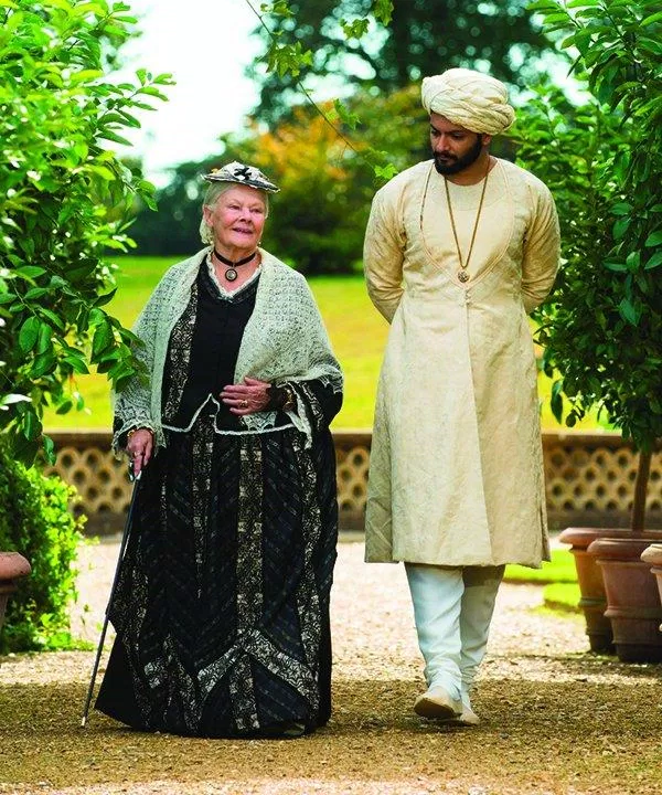 Poster phim Victoria & Abdul: Nữ Hoàng & Tri Kỷ (Ảnh: Internet)