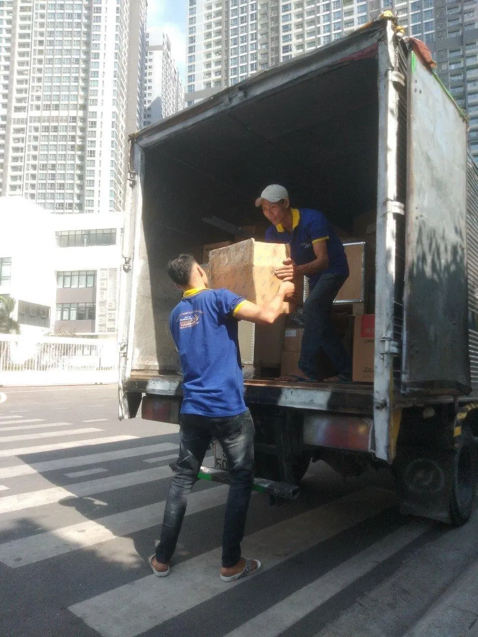 Dịch Vụ Chuyển Nhà Trọn Gói Vina Fast 24h (Ảnh Internet) Dịch Vụ Chuyển Nhà Trọn Gói Vina Fast 24h (Ảnh Internet)