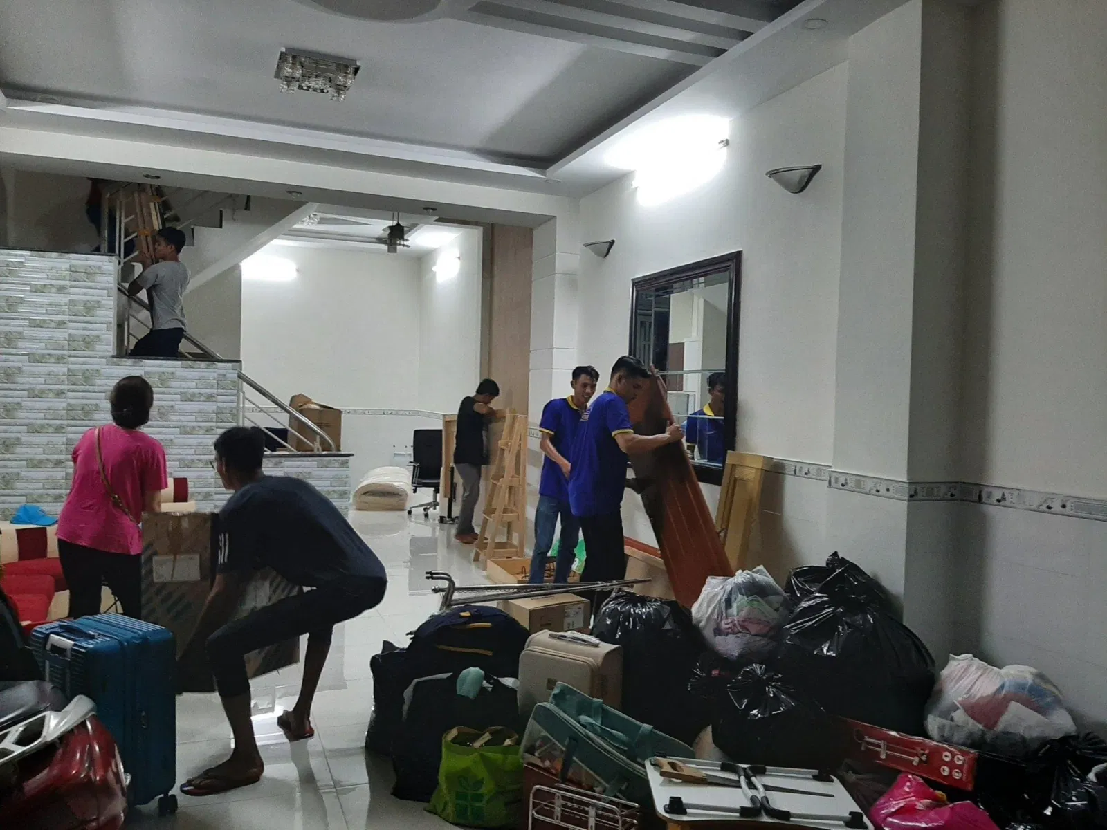 Dịch Vụ Chuyển Nhà Trọn Gói Vina Fast 24h (Ảnh Internet) Dịch Vụ Chuyển Nhà Trọn Gói Vina Fast 24h (Ảnh Internet)