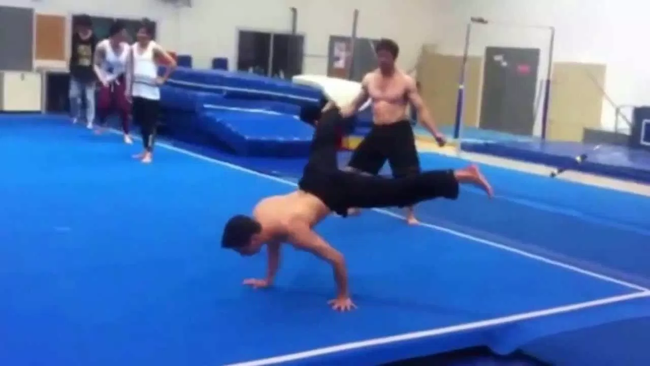 Chắc bạn chưa bao giờ thấy ai biểu diễn chiêu này ngoài đời thực phải không? (Ảnh: Internet). Chắc bạn chưa bao giờ thấy ai biểu diễn chiêu này ngoài đời thực phải không? (Ảnh: Internet).