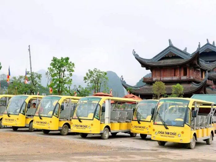 Xe điện ở quần thể chùa Tam Chúc. (Ảnh: internet)