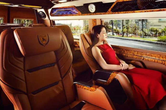 Xe Limousine có rất nhiều tiện nghi hấp dẫn (Nguồn: Internet)