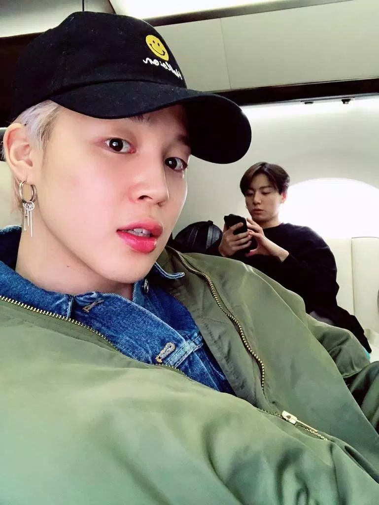 Mỗi chuyến bay Jimin đều seo phi chia sẻ lên mạng xã hội với người hâm mộ (Ảnh: Internet)